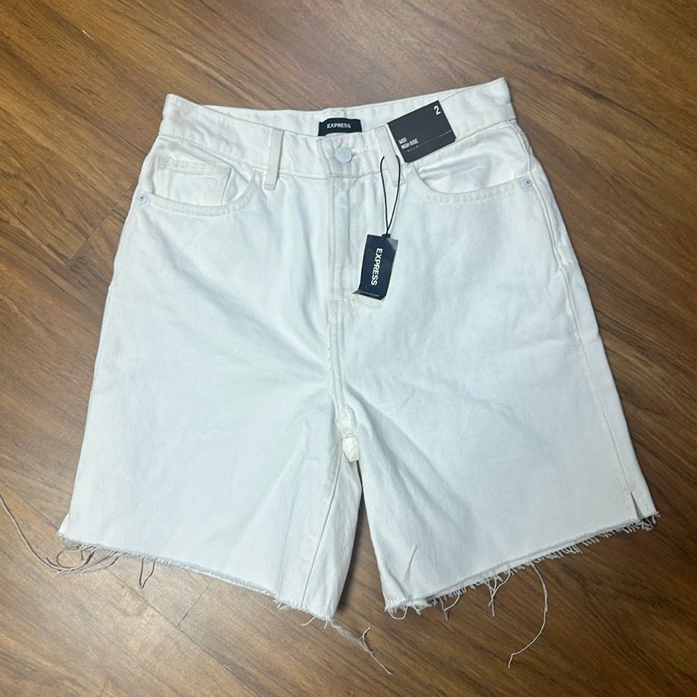 NWT Express Mid High Rise Waisted White Bermuda Jean Shorts Sz 2